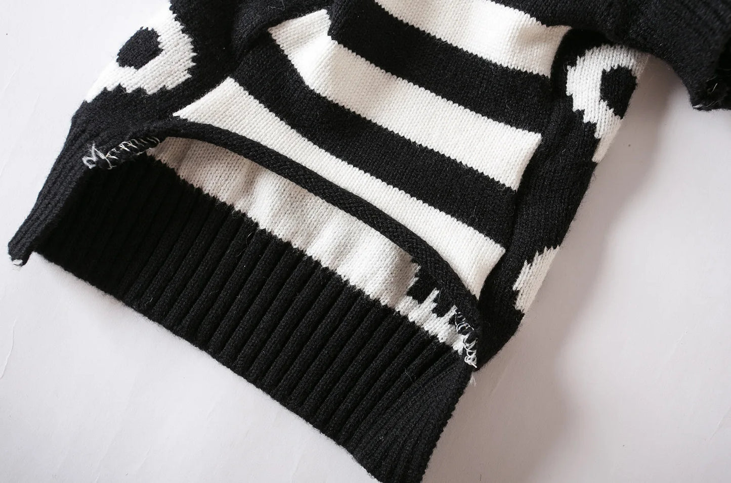 SpookyVibe Skull Knitted Sweater